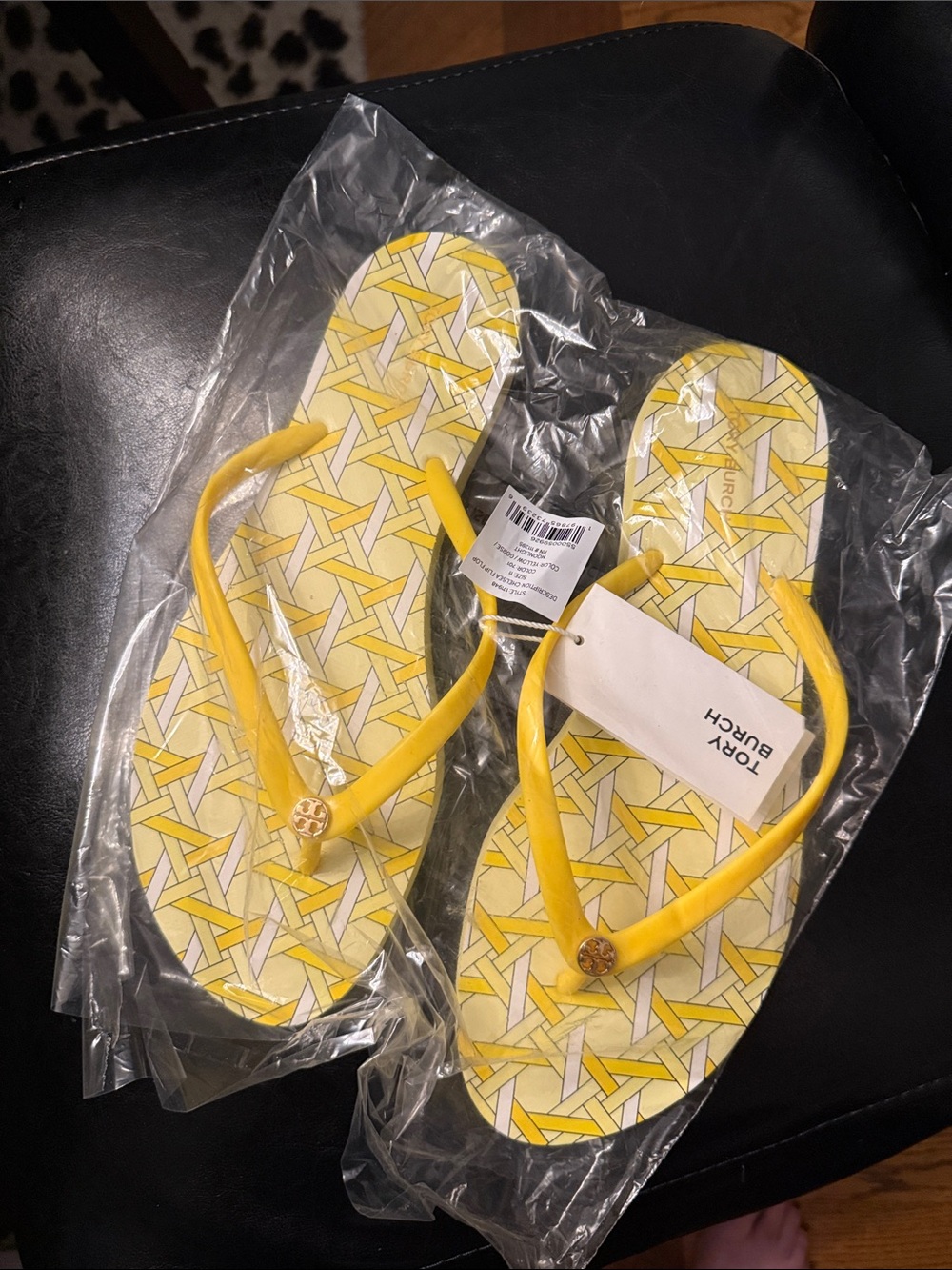 NWT Tory Burch, yellow rubber flip-flops thong style